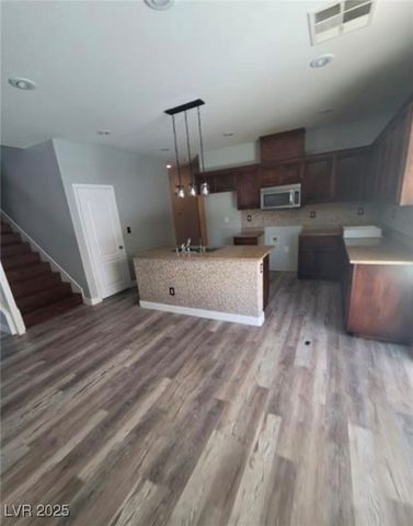 7349 Dolphine Crest Avenue, Las Vegas, NV 89129