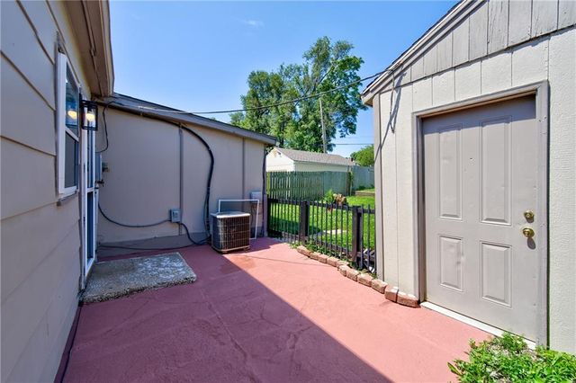 2312 Englewood Court, Independence, MO 64052
