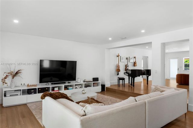 7825 SW 72nd Ave, Miami, FL 33143