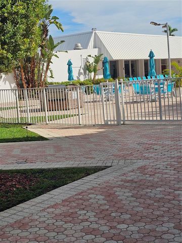 20400 W Country Club Drive 315, Aventura, FL 33180