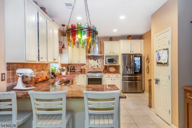 5 Kingston Ct, Jefferson Twp., NJ 07438