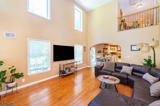 5 Kingston Ct, Jefferson Twp., NJ 07438