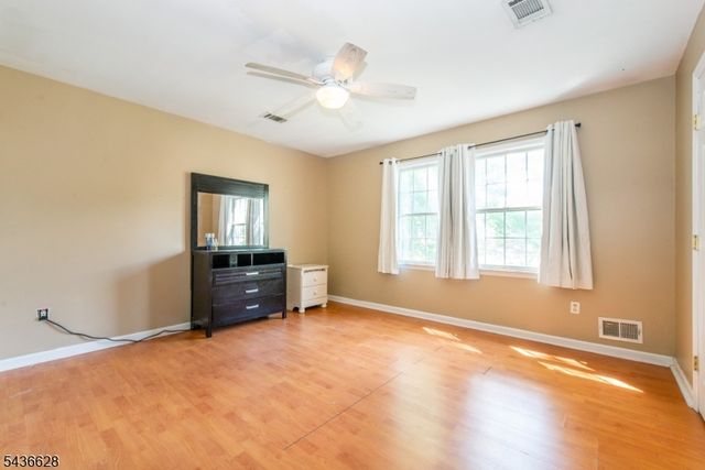 5 Kingston Ct, Jefferson Twp., NJ 07438