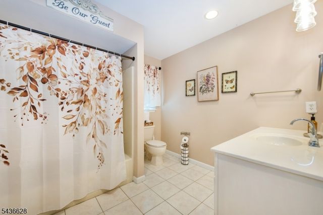 5 Kingston Ct, Jefferson Twp., NJ 07438