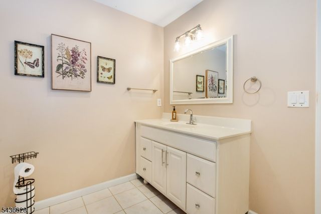 5 Kingston Ct, Jefferson Twp., NJ 07438