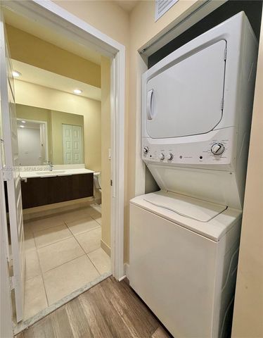10455 NW 82nd St 10, Doral, FL 33178