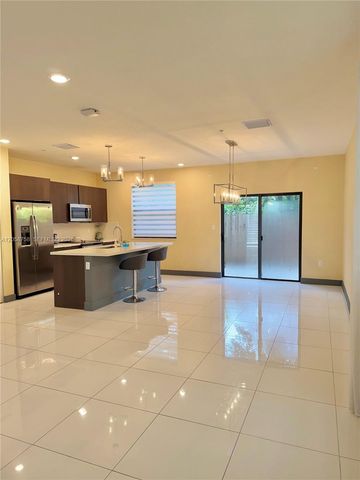 10455 NW 82nd St 10, Doral, FL 33178