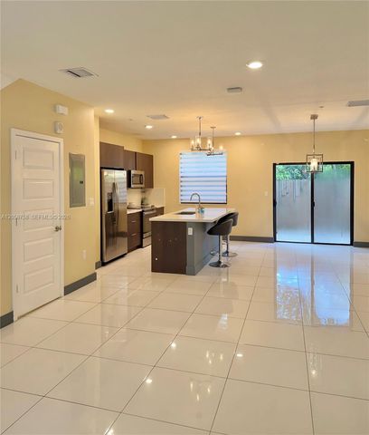 10455 NW 82nd St 10, Doral, FL 33178