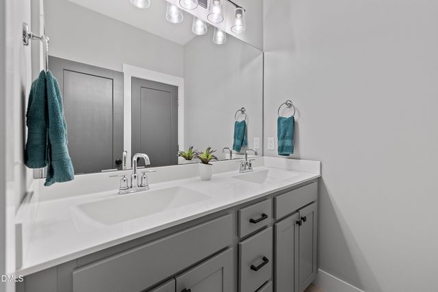 336 W Earp Street, Holly Springs, NC 27540