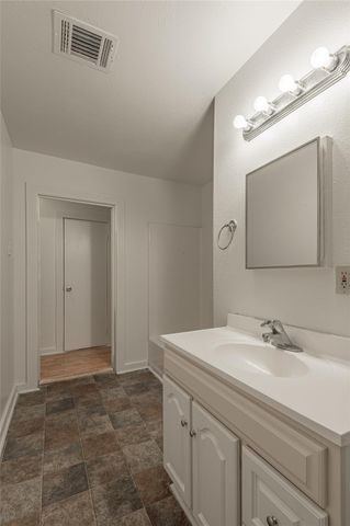 1015 Avenue J, Huntsville, TX 77320