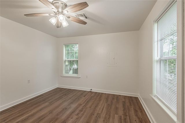 1015 Avenue J, Huntsville, TX 77320