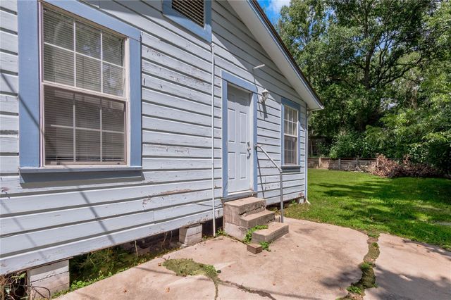 1015 Avenue J, Huntsville, TX 77320