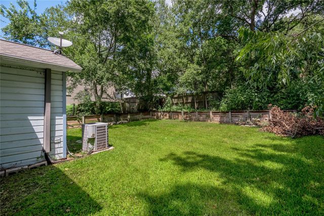 1015 Avenue J, Huntsville, TX 77320