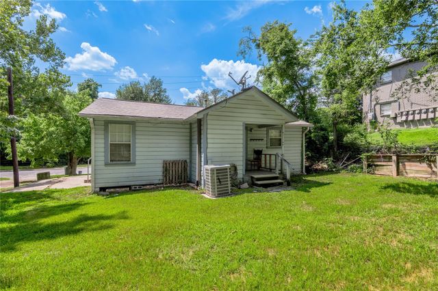 1015 Avenue J, Huntsville, TX 77320