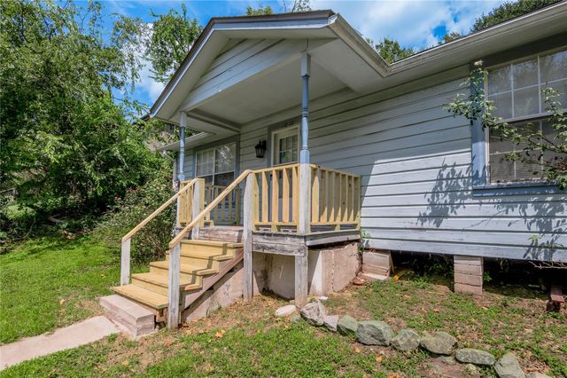 1015 Avenue J, Huntsville, TX 77320