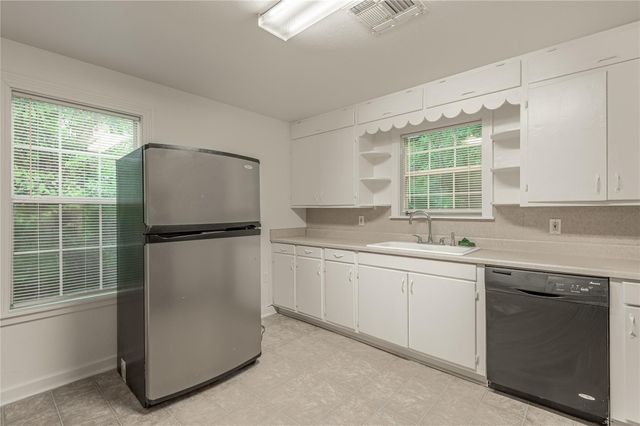 1015 Avenue J, Huntsville, TX 77320