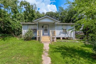1015 Avenue J, Huntsville, TX 77320