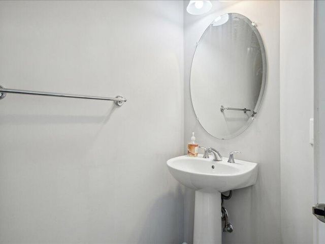 2805 Rathmore Lane, Ann Arbor, MI 48105