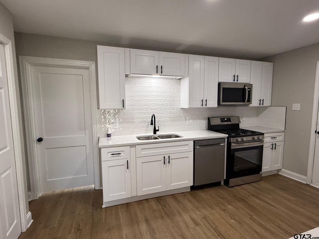 703 E Hillsboro St, Tyler, TX 75702