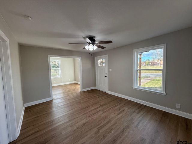 703 E Hillsboro St, Tyler, TX 75702