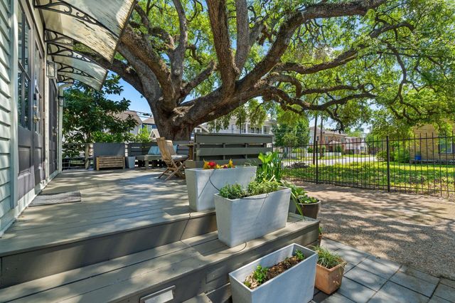 2910 Houston Avenue, Houston, TX 77009