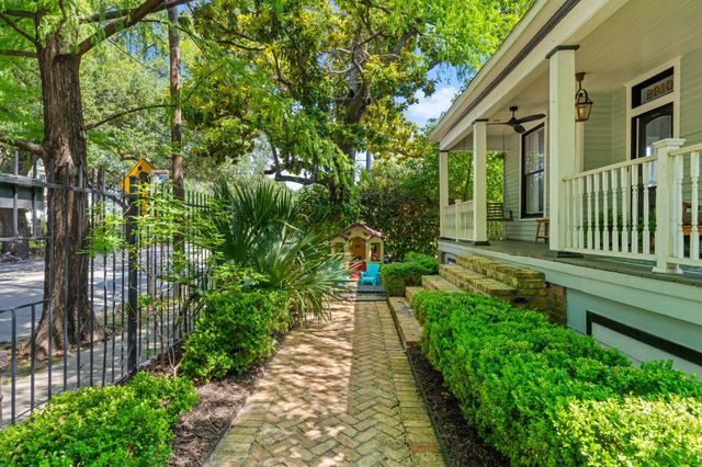 2910 Houston Avenue, Houston, TX 77009