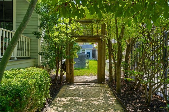 2910 Houston Avenue, Houston, TX 77009