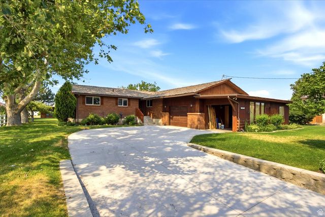 2252 W 800 N, Clinton, UT 84015