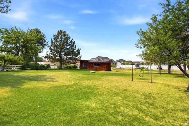 2252 W 800 N, Clinton, UT 84015