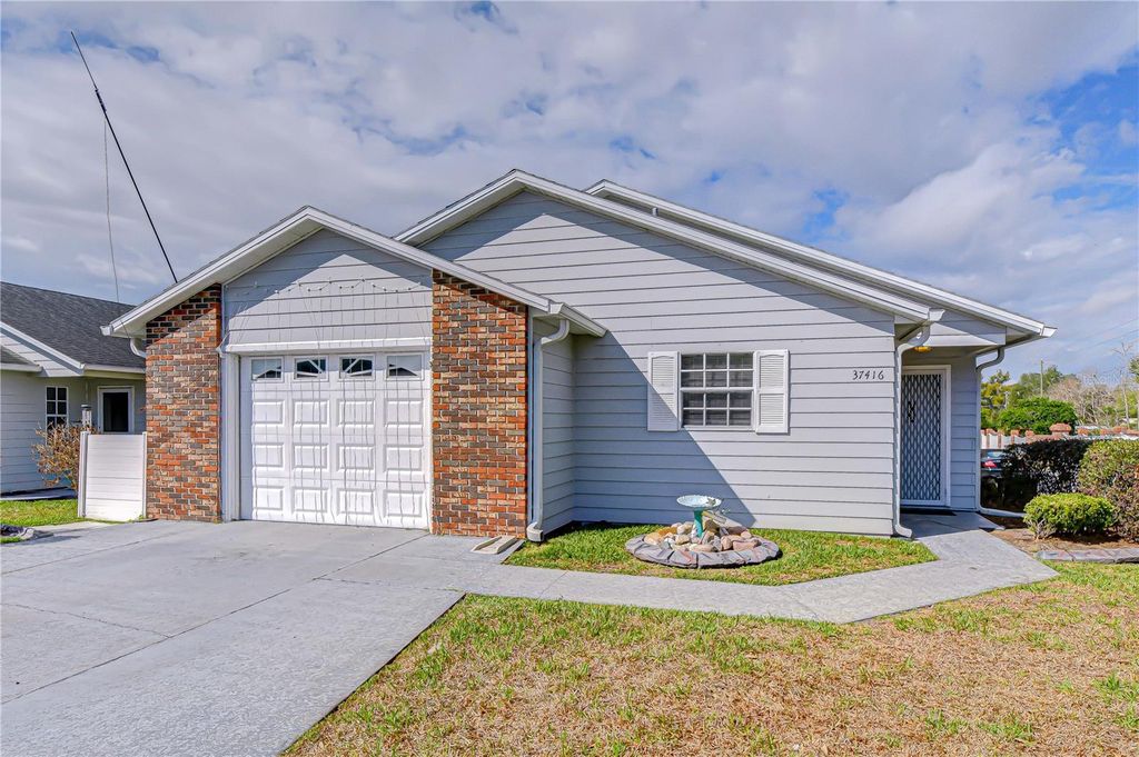 Image 1 of property listing at 37416 TEABERRY LOOP, Zephyrhills, FL 33542