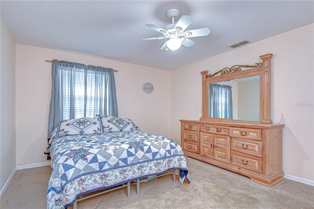 Image 12 of property listing at 37416 TEABERRY LOOP, Zephyrhills, FL 33542