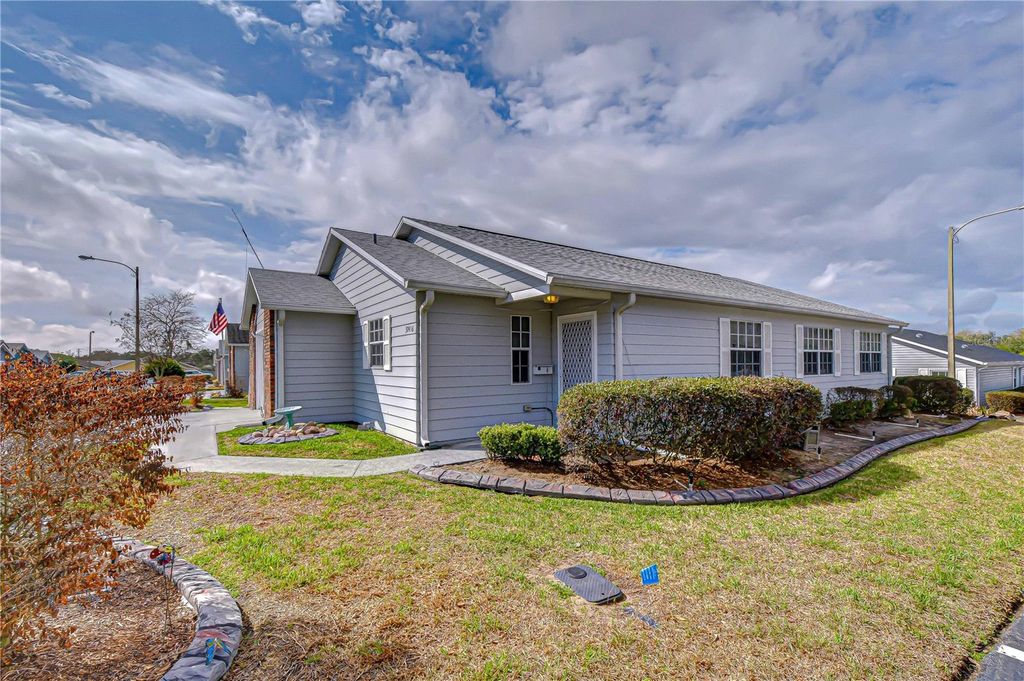 Image 19 of property listing at 37416 TEABERRY LOOP, Zephyrhills, FL 33542