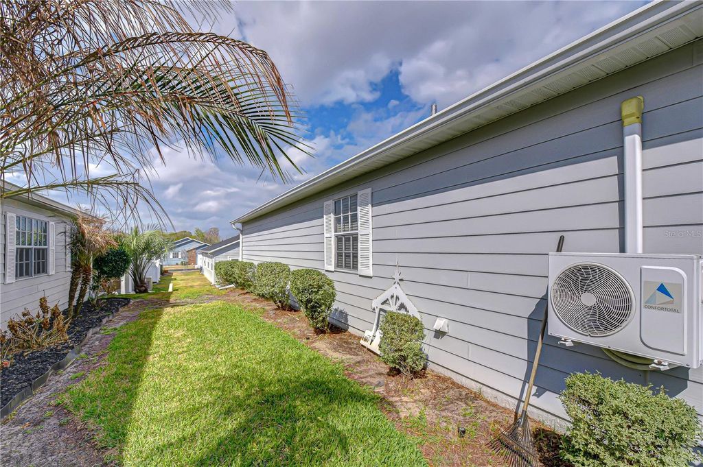 Image 20 of property listing at 37416 TEABERRY LOOP, Zephyrhills, FL 33542
