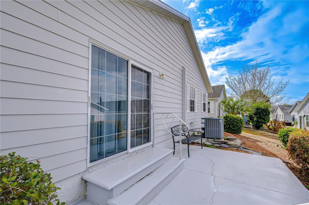 Image 24 of property listing at 37416 TEABERRY LOOP, Zephyrhills, FL 33542