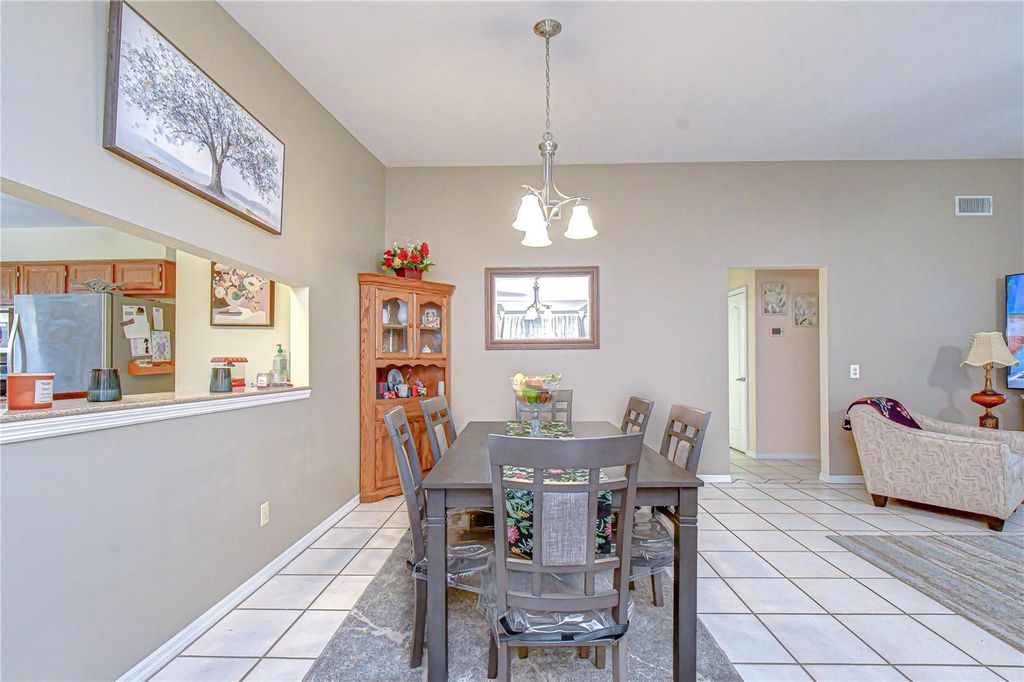 Image 6 of property listing at 37416 TEABERRY LOOP, Zephyrhills, FL 33542