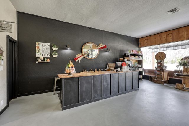 8637 Oxbow Lane, Neosho, MO 64850