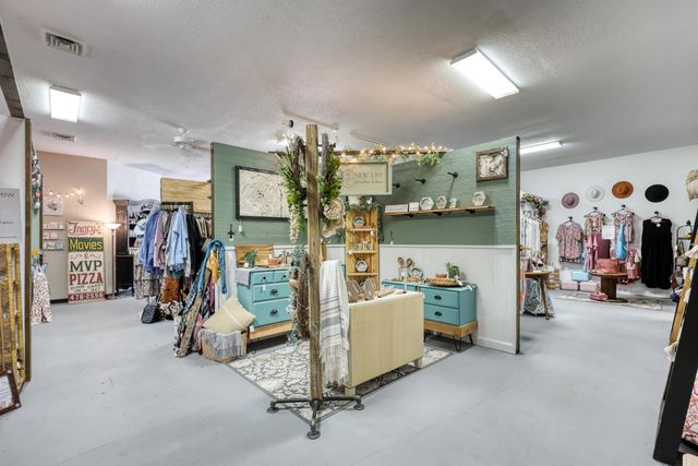 8637 Oxbow Lane, Neosho, MO 64850