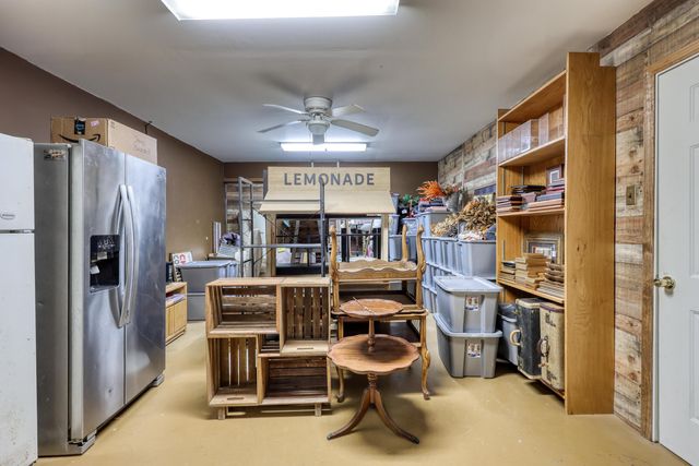 8637 Oxbow Lane, Neosho, MO 64850