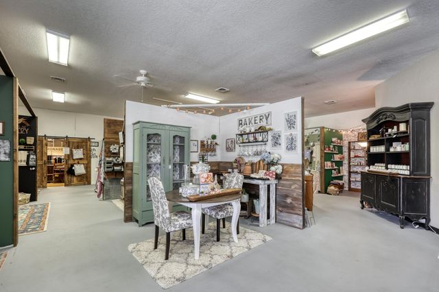 8637 Oxbow Lane, Neosho, MO 64850