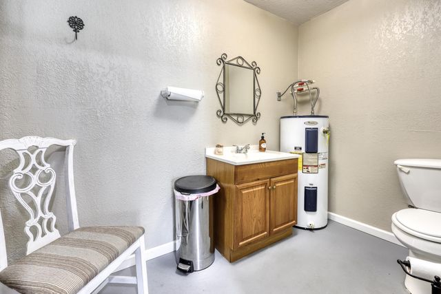 8637 Oxbow Lane, Neosho, MO 64850