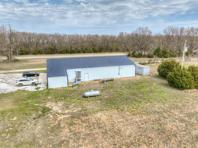 8637 Oxbow Lane, Neosho, MO 64850
