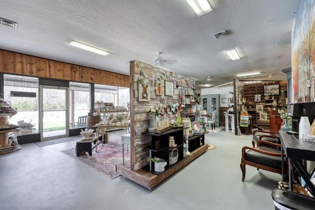 8637 Oxbow Lane, Neosho, MO 64850