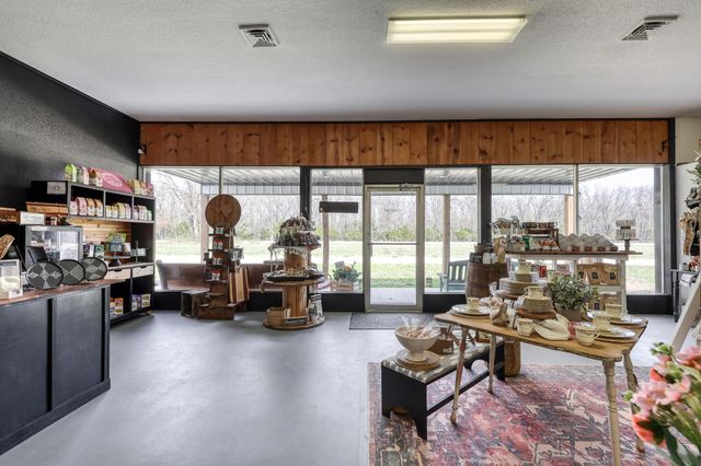 8637 Oxbow Lane, Neosho, MO 64850