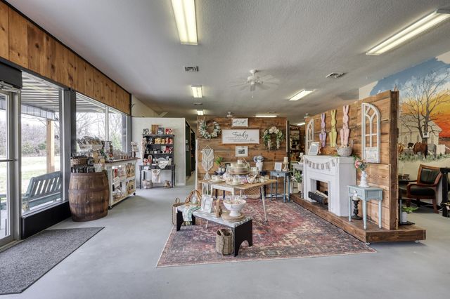 8637 Oxbow Lane, Neosho, MO 64850