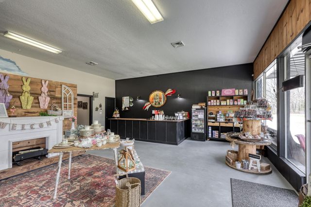 8637 Oxbow Lane, Neosho, MO 64850