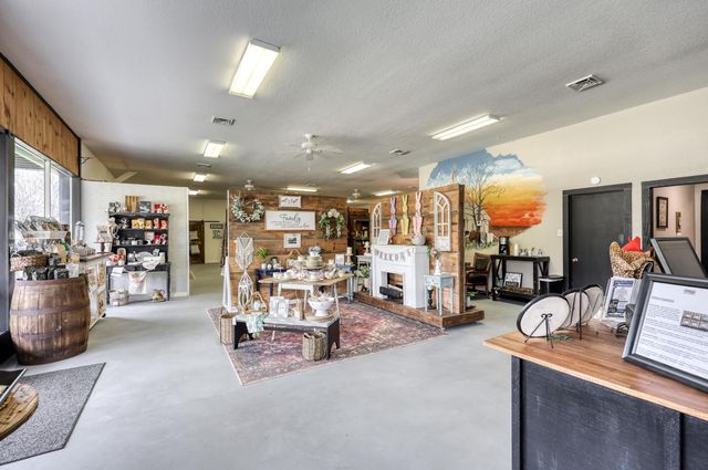 8637 Oxbow Lane, Neosho, MO 64850