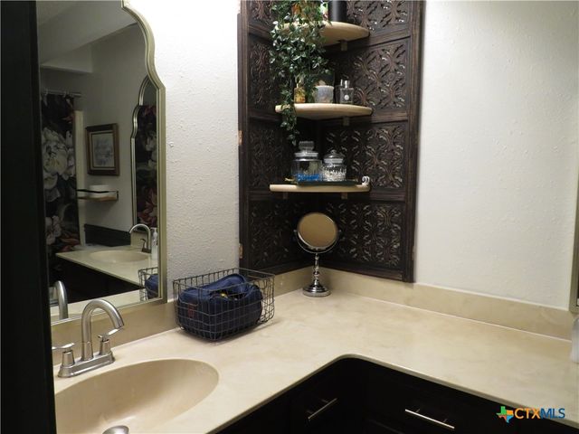 310 Rattan Drive, Victoria, TX 77901