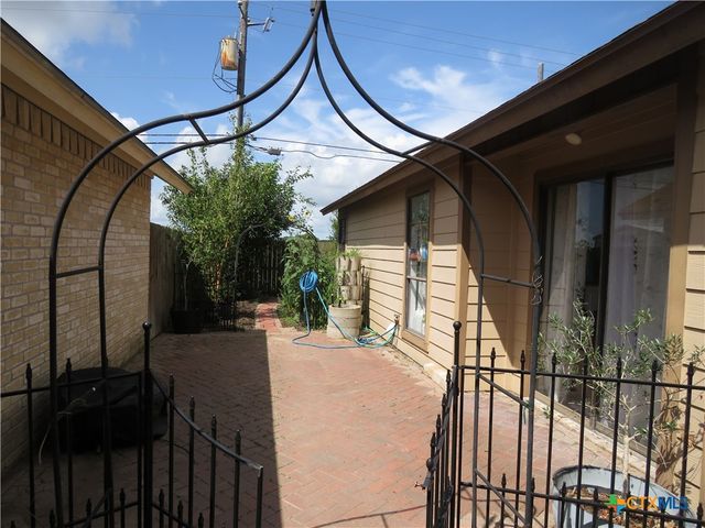 310 Rattan Drive, Victoria, TX 77901