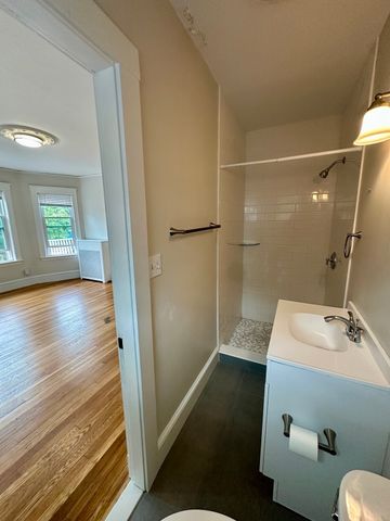 118 Ash St, Waltham, MA 02453