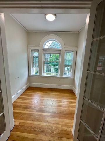 118 Ash St, Waltham, MA 02453